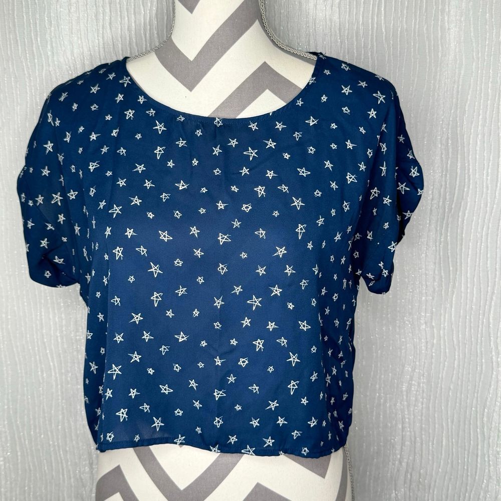 FOREVER 21 Blue with White Stars Cap Sleeve Cropped Top